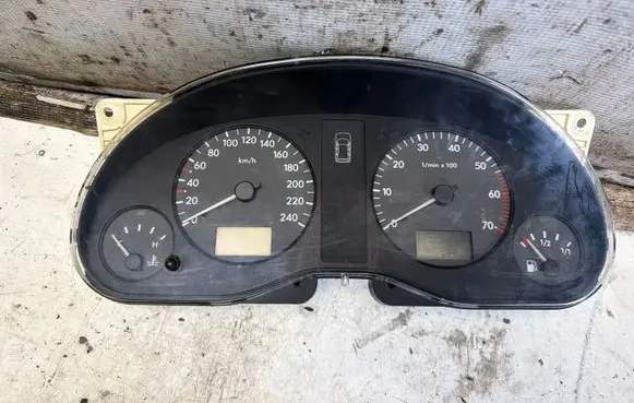 Volkswagen Sharan Speedometer (instrument cluster) 7M0919881A