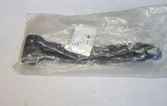 Opel Crossland X Fender mounting bracket 13477195
