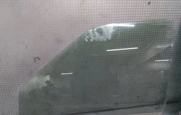 Nissan Terrano Front door window glass four-door