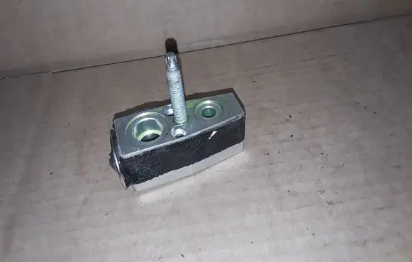 Opel Meriva B Air conditioning (A/C) expansion valve 52427385