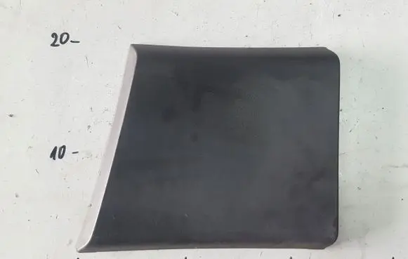 Rear fender molding trim