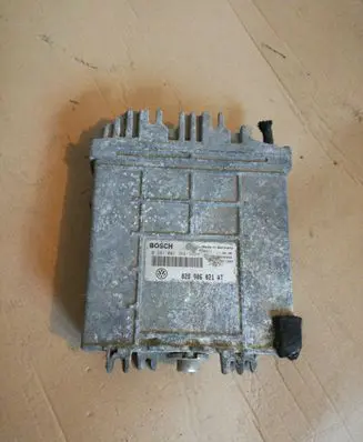 Volkswagen PASSAT B3 Engine control unit/module 0281001368