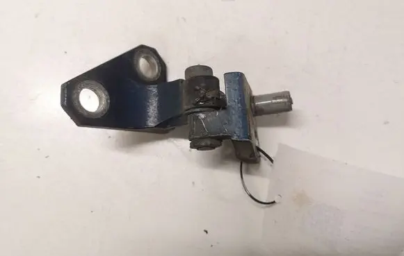 Volkswagen Golf V Front door upper hinge