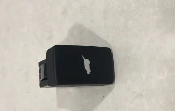 Honda CR-V Tailgate/boot open switch button M48809