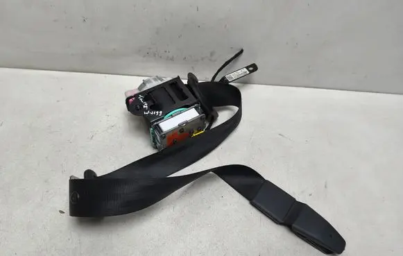 Volkswagen Touareg II Front seatbelt 7P0857706E