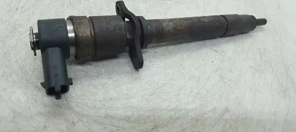 Volvo S80 Fuel injector 8658352