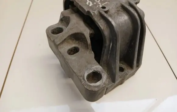 Audi A3 S3 8P Engine mount bracket 1K0199262BB