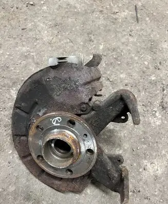 Volkswagen Polo IV 9N3 Front wheel hub spindle knuckle