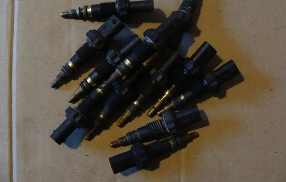 BMW 3 E90 E91 Coolant temperature sensor 7797957