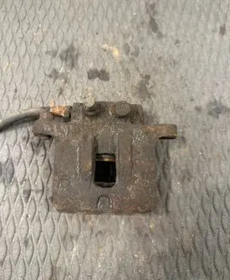 Mitsubishi Lancer X Rear brake caliper