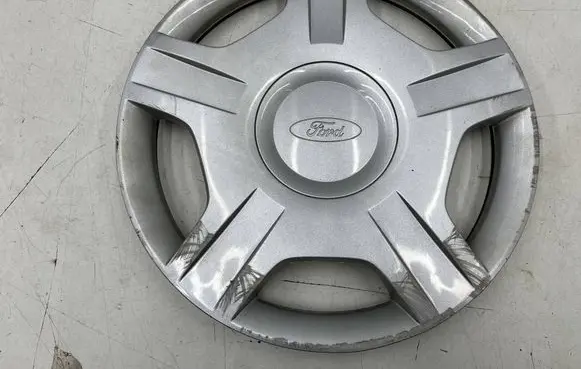 Ford Fiesta R14 wheel hub/cap/trim 2s61-1130-da