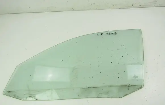 Volkswagen Golf IV Front door window glass four-door 