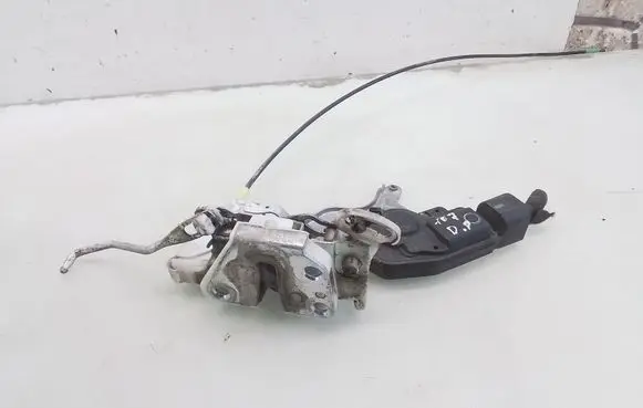 Peugeot 107 Front door lock 