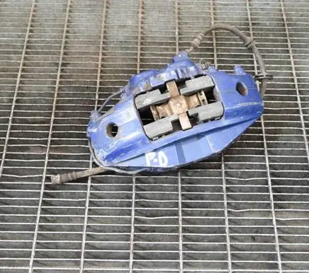 BMW 5 G30 G31 Front brake caliper 6875294