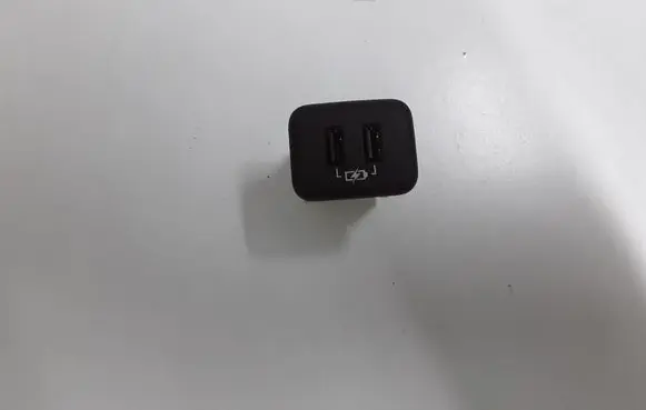 Opel Insignia B USB socket connector 13598459