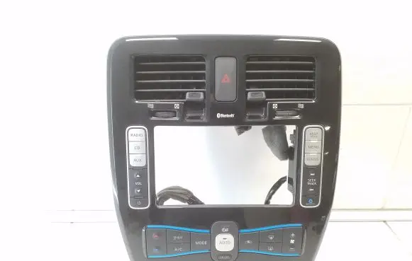 Nissan Leaf I (ZE0) Radio/GPS head unit trim 275003NH0C 682603NL0A 2104923ND0B