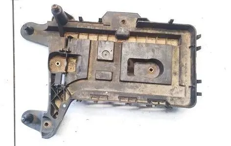 Volkswagen PASSAT B6 Battery box tray 1K0915333C
