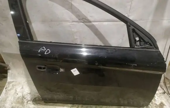 Volvo XC60 Front door JUODOS