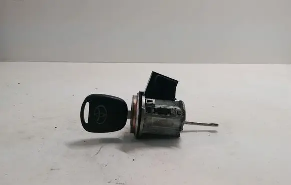 Toyota Avensis T250 Ignition lock N0501525 736661A