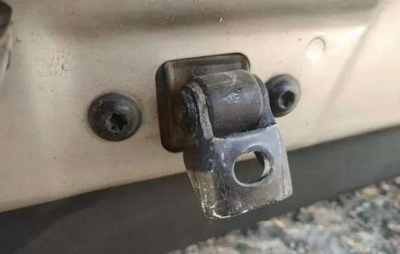 Skoda Octavia Mk2 (1Z) Rear door check strap stopper