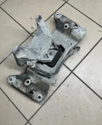 BMW 6 F06 Gran coupe Gearbox mounting bracket 6777613 AV460000 6781229