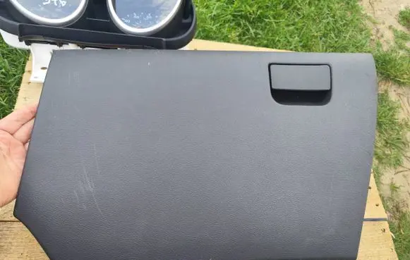 Mazda 3 II Glove box 