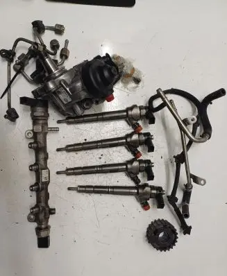 Volkswagen Golf VII Fuel injection system set 0445110477 04L130277G 0445010537
