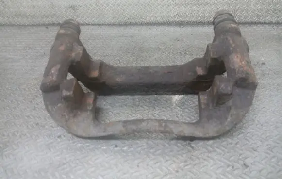 Volkswagen Transporter - Caravelle T4 Front Brake Caliper Pad/Carrier 