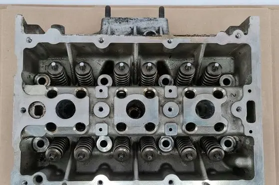 Volkswagen Up Engine head 04C103404S