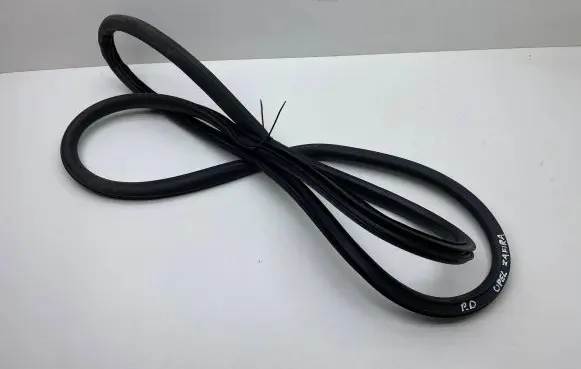 Opel Zafira C Front door rubber seal 13259937 360574169