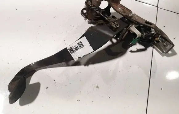 Toyota RAV 4 (XA30) Clutch pedal 