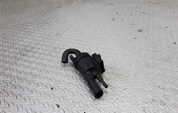 Mercedes-Benz C W203 Vacuum valve 0025401497