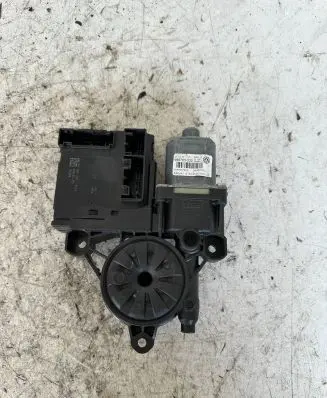 Volkswagen PASSAT B7 Front door window regulator motor 3aa959702a 3c0959792c 0130822451