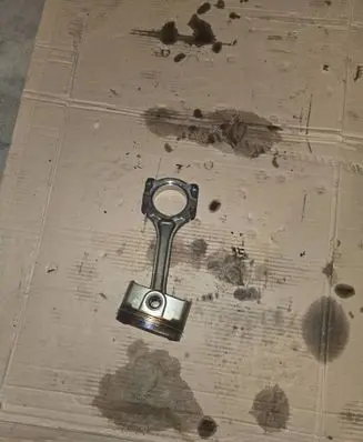 Toyota RAV 4 (XA40) Piston with connecting rod 