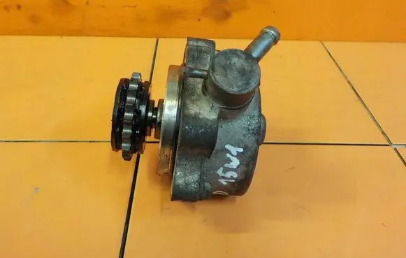 Mazda 6 Vacuum pump R2AA18G00 15W1