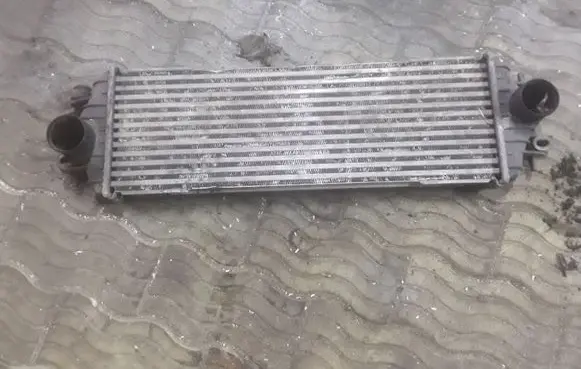 Opel Vivaro Intercooler radiator 91166035 7700312903
