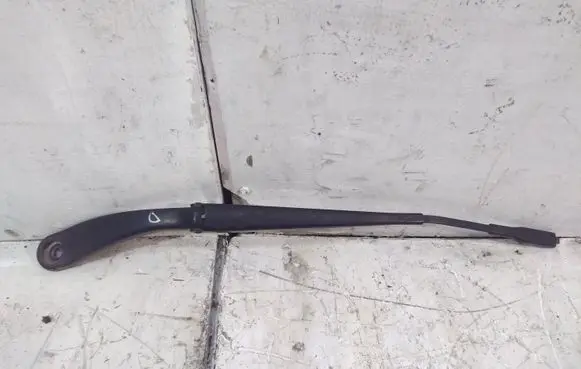 Mercedes-Benz CLA C117 X117 W117 Front wiper blade arm A1768200344