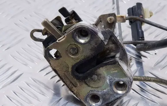 KIA Sportage Front door lock