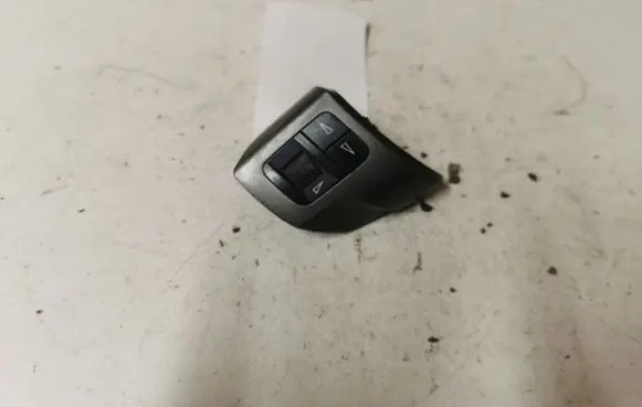 Steering wheel buttons/switches