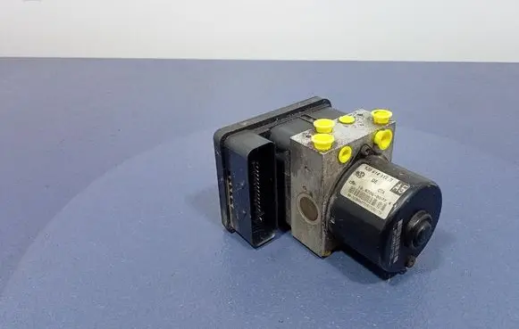 Volkswagen Golf IV ABS Pump 1J0614117G