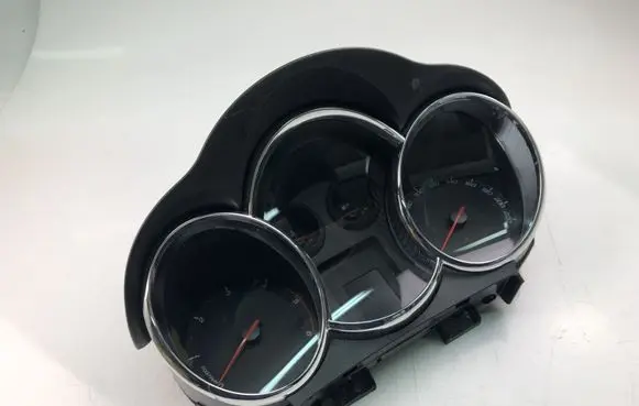 Chevrolet Cruze Speedometer (instrument cluster) 95990338