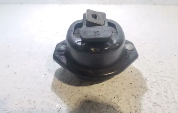 BMW 7 E65 E66 Engine mount bracket