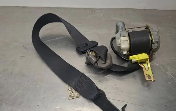 Subaru Forester SF Front seatbelt 7K2150P 0431127