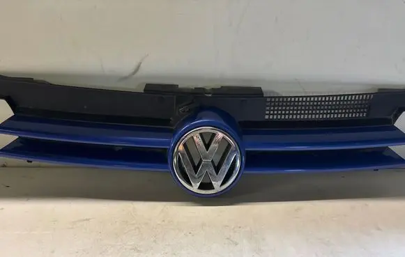 Volkswagen Golf IV Front grill 1J0853655D 1J0853651F
