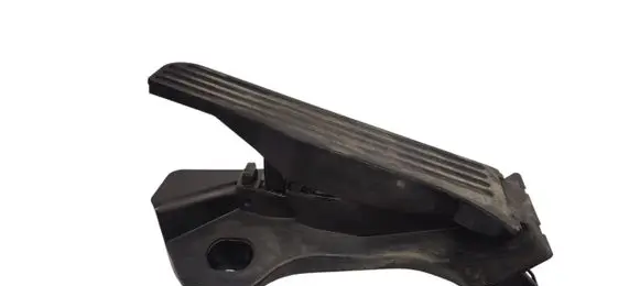 Accelerator throttle pedal