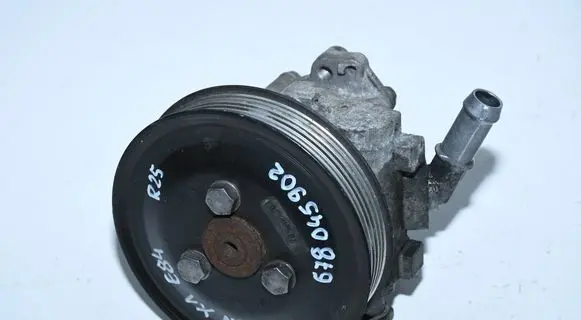 BMW X3 E83 Power steering pump 6780459