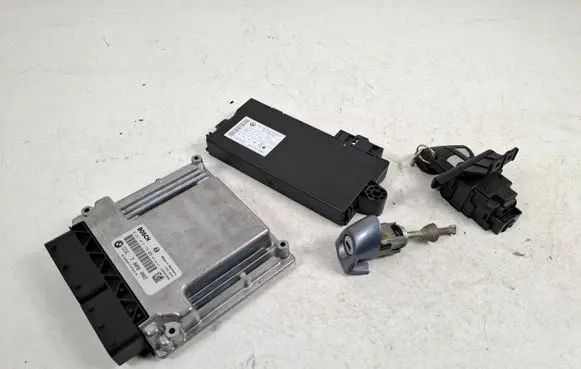 BMW 1 E81 E87 Engine ECU kit and lock set 10862510