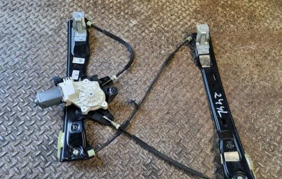Ford Focus Front door window regulator with motor CM51A23201AF