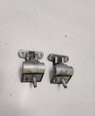 Tailgate/trunk/boot hinge