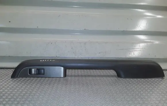 Nissan X-Trail T30 Rear door handle trim 829498H300X